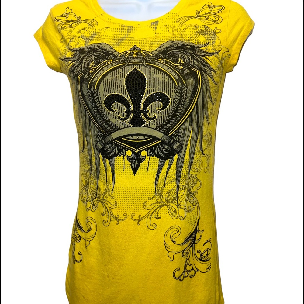 FLEUR- DE-LIS YELLOW EMBELLISHED TEE by LOVE to LOVE. SIZE MEDIUM